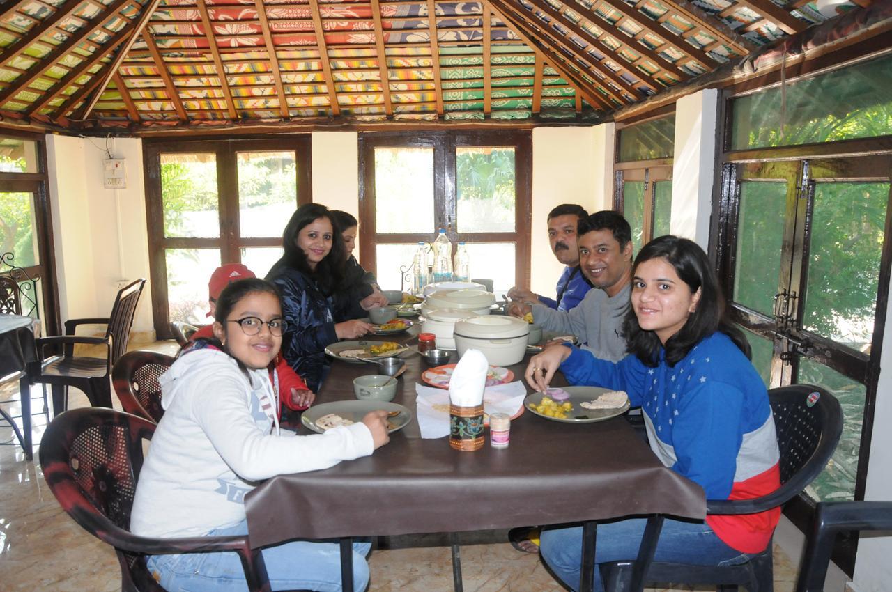 V Resorts Dudhwa Wilderness Camp Lakhimpur Eksteriør bilde