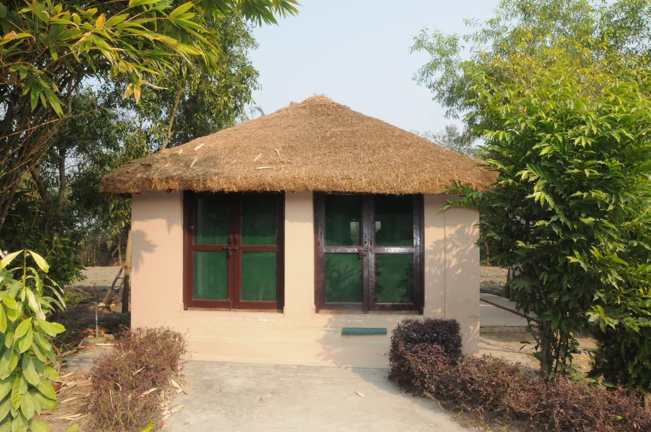 V Resorts Dudhwa Wilderness Camp Lakhimpur Eksteriør bilde